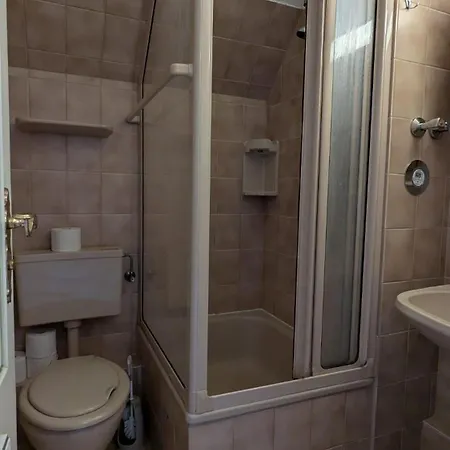 Mini-wohnung-mit-dachschraege-im-friesischen-stil Appartement