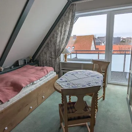 Mini-wohnung-mit-dachschraege-im-friesischen-stil * Westerland