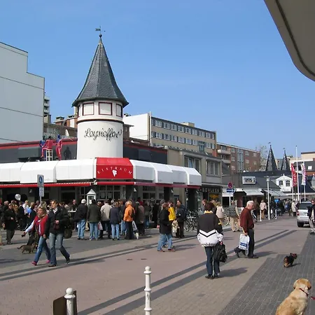 Appartement Mini-wohnung-mit-dachschraege-im-friesischen-stil